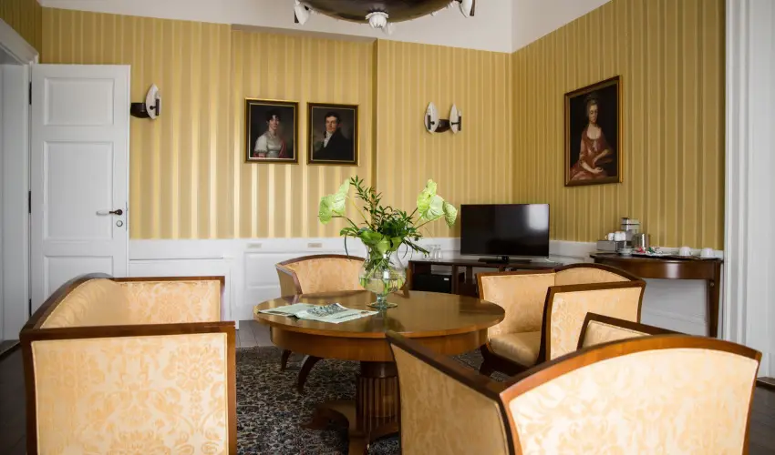 Erzsbet Nagy Szlloda Paks - Oktber 23.