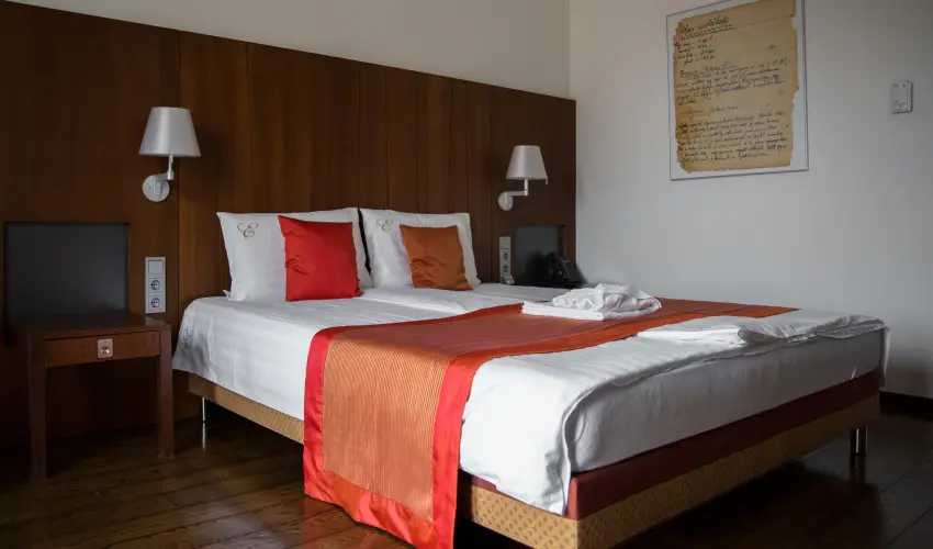 Erzsbet Nagy Szlloda Paks - Oktber 23.