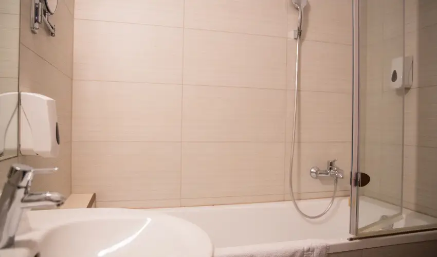 Erzsbet Nagy Szlloda Paks - Oktber 23.