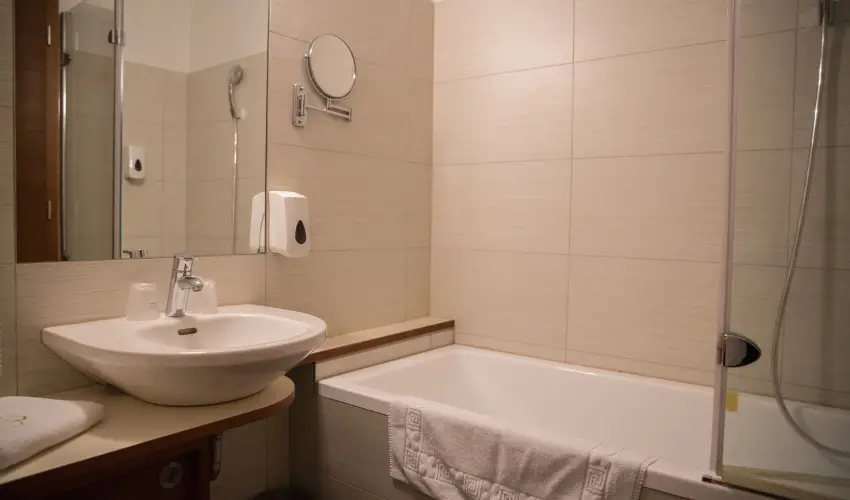 Erzsbet Nagy Szlloda Paks - Oktber 23.