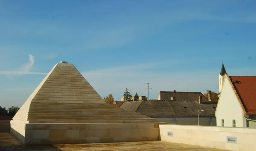 Erzsbet Nagy Szlloda Paks - Oktber 23.