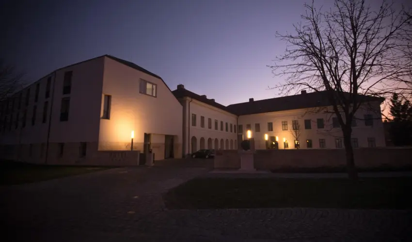 Erzsbet Nagy Szlloda Paks - Oktber 23.