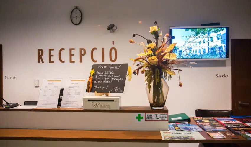 Erzsbet Nagy Szlloda Paks - Oktber 23.