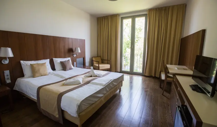 Erzsbet Nagy Szlloda Paks - Oktber 23.