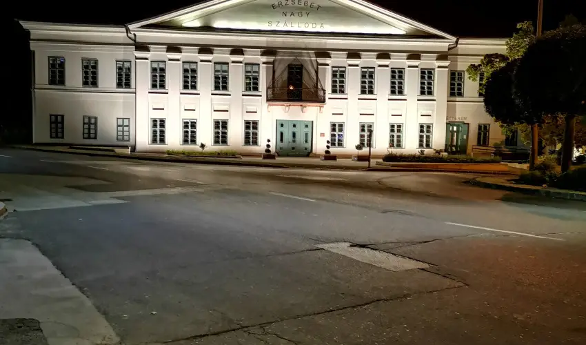 Erzsbet Nagy Szlloda Paks - Oktber 23.