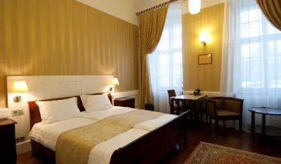 Erzs�bet Nagy Sz�lloda Paks