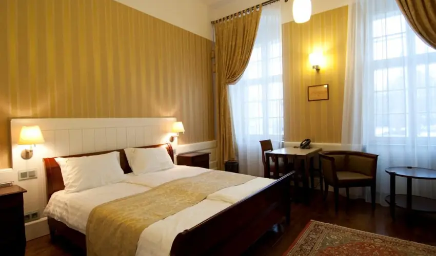 Erzs�bet Nagy Sz�lloda Paks - Okt�ber 23.