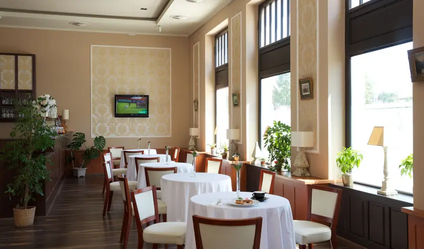 Erzsbet Kirlyn Szlloda Gdll - Oktber 23. - specilis elrefizetssel