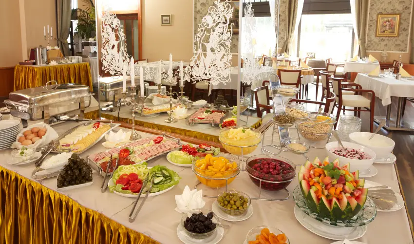 Erzsbet Kirlyn Szlloda Gdll - Oktber 23. - specilis elrefizetssel