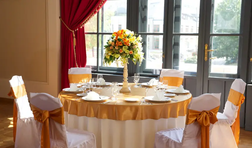 Erzsbet Kirlyn Szlloda Gdll - Oktber 23. - specilis elrefizetssel