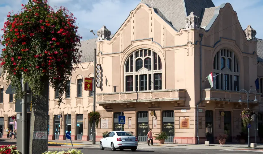 Erzsbet Kirlyn Szlloda Gdll - Oktber 23. - specilis elrefizetssel