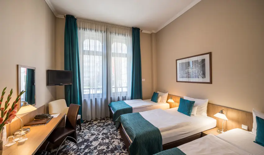 Erzsbet Kirlyn Szlloda Gdll - Oktber 23. - specilis elrefizetssel