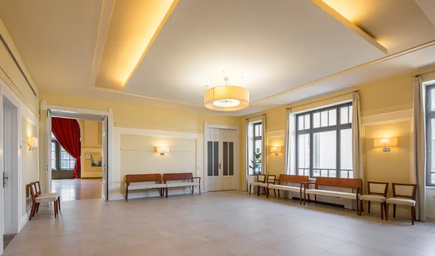 Erzsbet Kirlyn Szlloda Gdll - Oktber 23. - specilis elrefizetssel