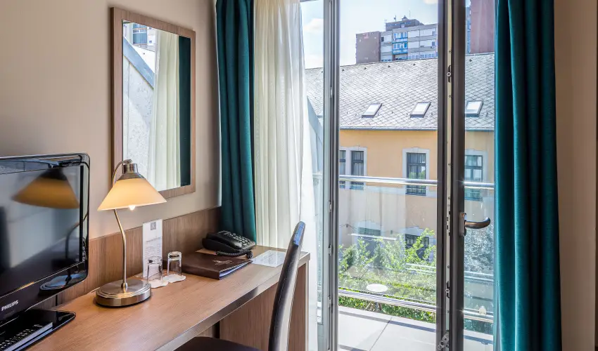 Erzsbet Kirlyn Szlloda Gdll - Oktber 23. - specilis elrefizetssel