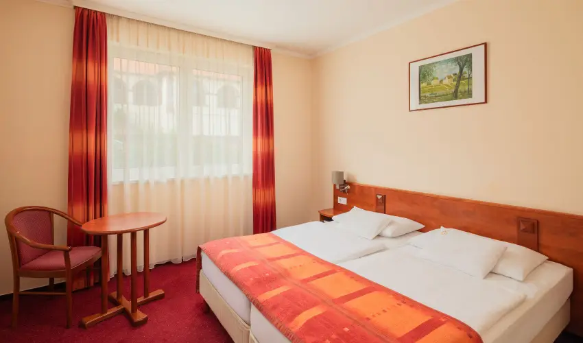 Erzsbet Park Hotel Pardfrd - Oktber 23. (min. 3 j)