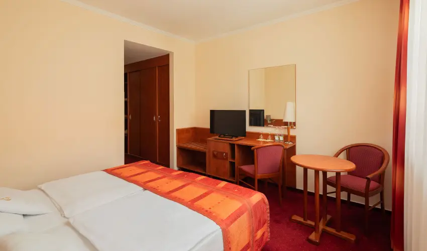 Erzsbet Park Hotel Pardfrd - Oktber 23. (min. 3 j)