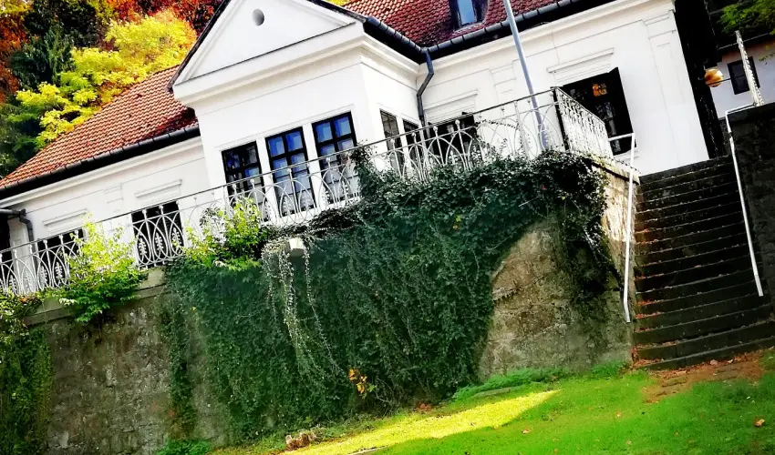 Ez�stfeny� �d�l� Visegr�d - Okt�ber 23. (min. 2 �j)