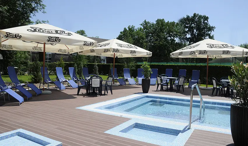 Garden Hotel Wellness & Konferencia Szolnok - deskettes romantika (min. 2 j)