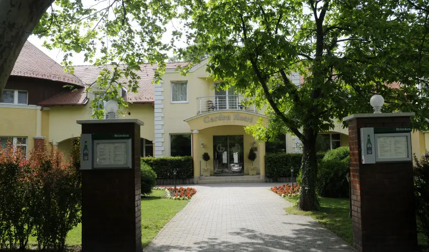 Garden Hotel Wellness & Konferencia Szolnok - deskettes romantika (min. 2 j)