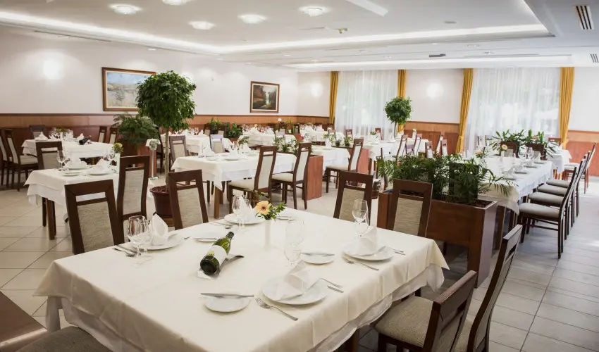 Garden Hotel Wellness & Konferencia Szolnok - deskettes romantika (min. 2 j)