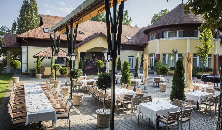 Garden Hotel Wellness & Konferencia Szolnok - deskettes romantika (min. 2 j)