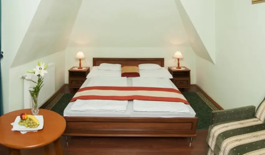 Gosztola Gyngye-az erd szllodja Gosztola - Oktber 23. (min. 3 j)