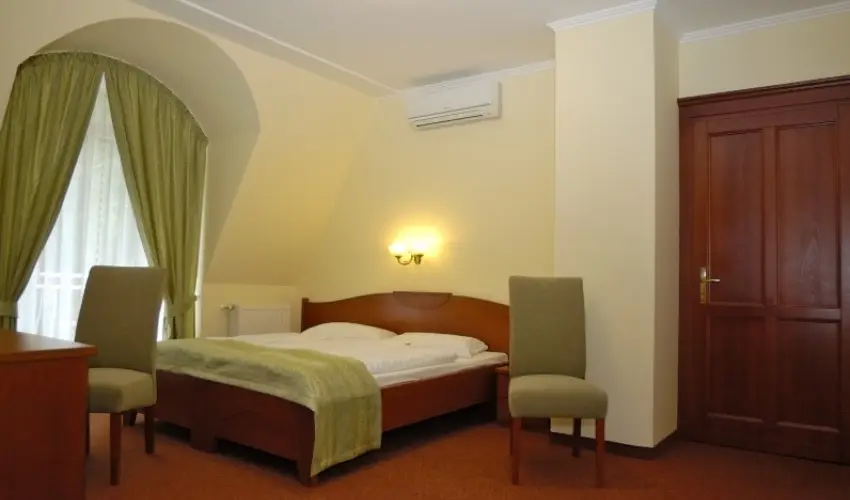 Gosztola Gyngye-az erd szllodja Gosztola - Oktber 23. (min. 3 j)