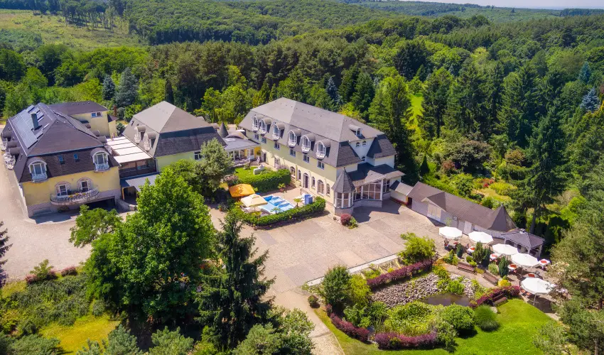 Gosztola Gyngye-az erd szllodja Gosztola - Oktber 23. (min. 3 j)