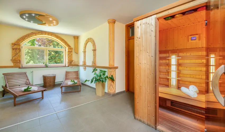 Gosztola Gyngye-az erd szllodja Gosztola - Oktber 23. (min. 3 j)