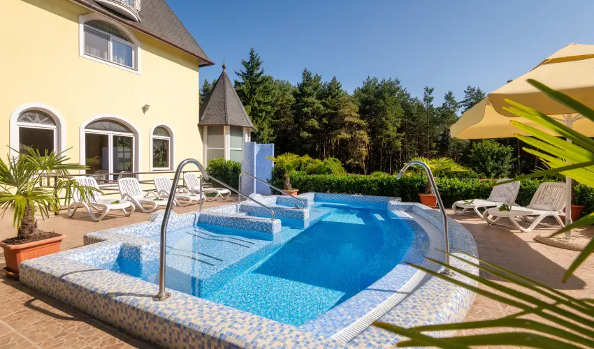 Gosztola Gyngye-az erd szllodja Gosztola - Oktber 23. (min. 3 j)