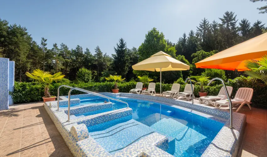 Gosztola Gyngye-az erd szllodja Gosztola - Oktber 23. (min. 3 j)