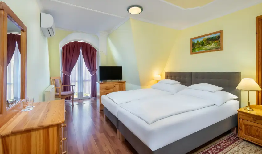 Gosztola Gyngye-az erd szllodja Gosztola - Oktber 23. (min. 3 j)