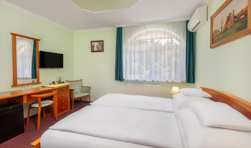 Gosztola Gyngye-az erd szllodja Gosztola - Oktber 23. (min. 3 j)