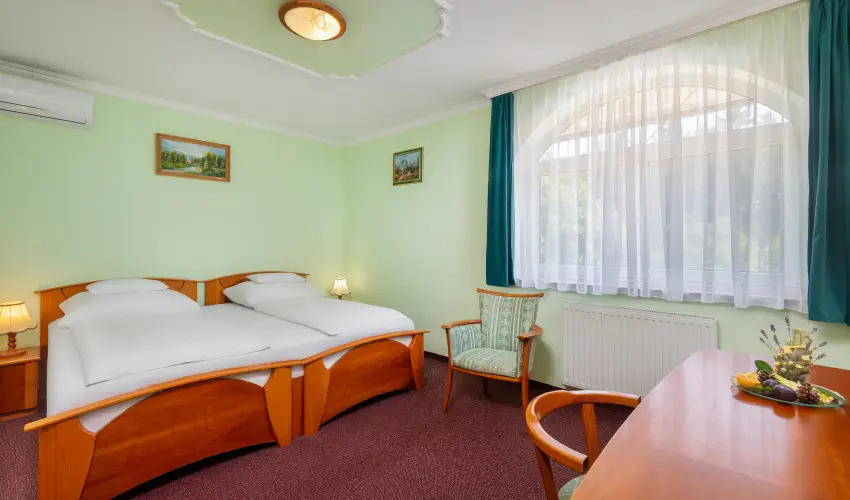 Gosztola Gyngye-az erd szllodja Gosztola - Oktber 23. (min. 3 j)