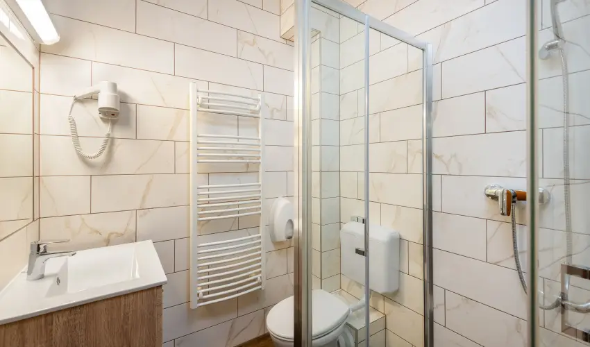 Gosztola Gyngye-az erd szllodja Gosztola - Oktber 23. (min. 3 j)