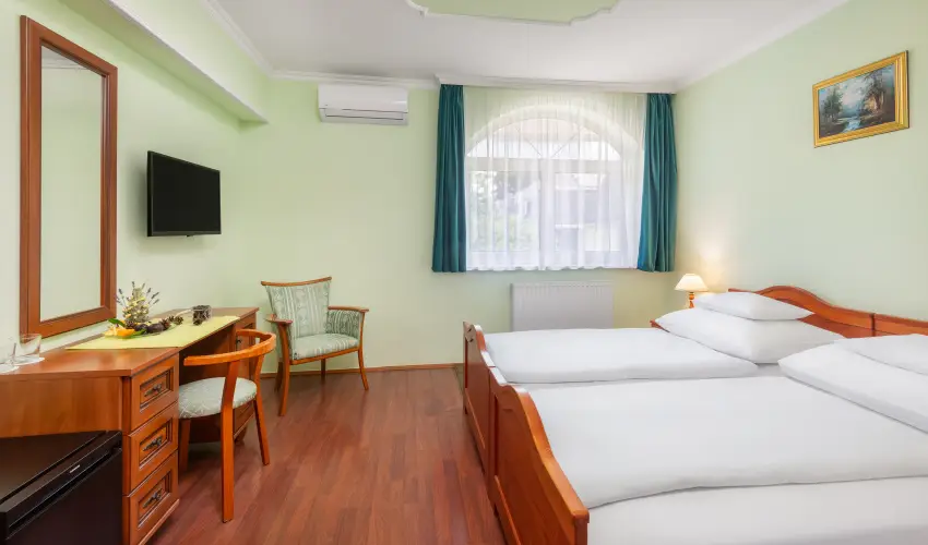 Gosztola Gyngye-az erd szllodja Gosztola - Oktber 23. (min. 3 j)