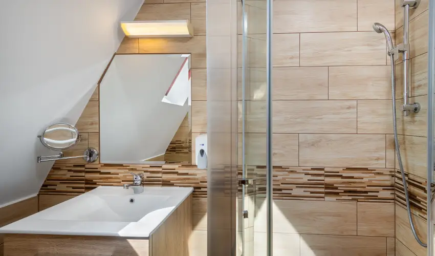 Gosztola Gyngye-az erd szllodja Gosztola - Oktber 23. (min. 3 j)