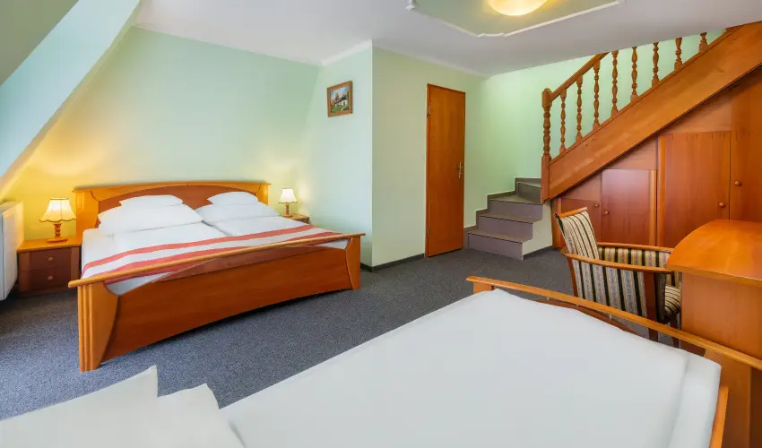 Gosztola Gyngye-az erd szllodja Gosztola - Oktber 23. (min. 3 j)