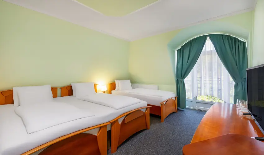 Gosztola Gyngye-az erd szllodja Gosztola - Oktber 23. (min. 3 j)