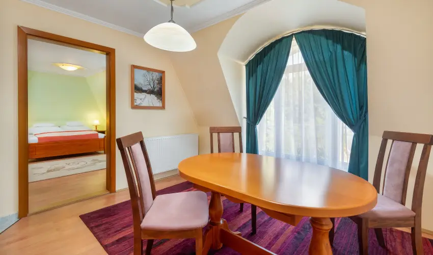 Gosztola Gyngye-az erd szllodja Gosztola - Oktber 23. (min. 3 j)