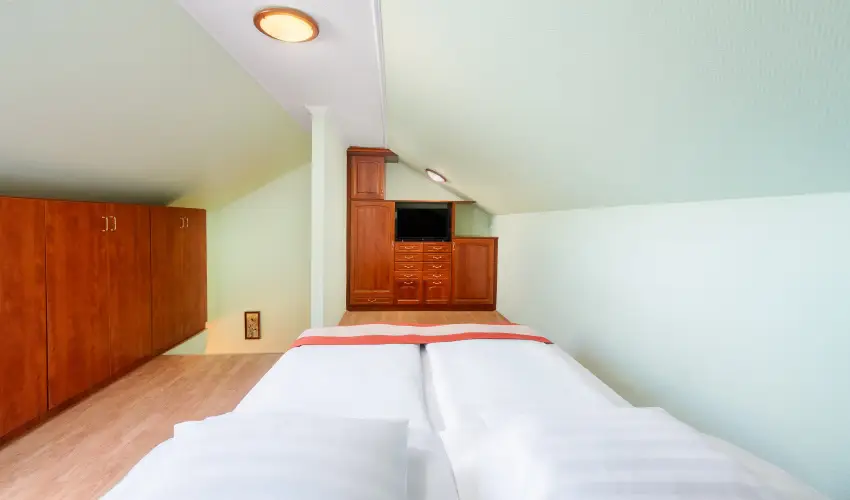 Gosztola Gyngye-az erd szllodja Gosztola - Oktber 23. (min. 3 j)