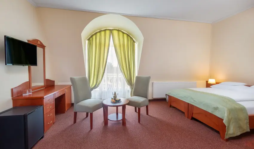 Gosztola Gyngye-az erd szllodja Gosztola - Oktber 23. (min. 3 j)