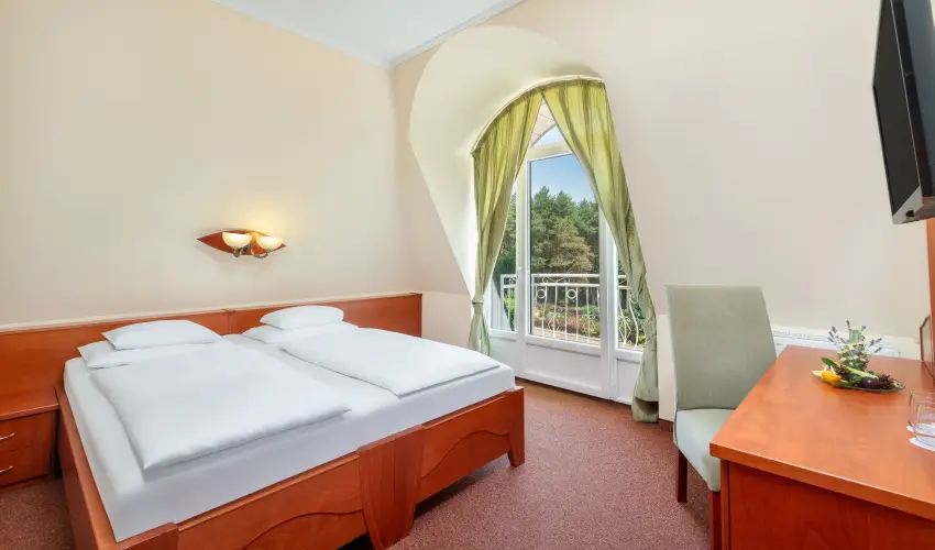 Gosztola Gyngye-az erd szllodja Gosztola - Oktber 23. (min. 3 j)