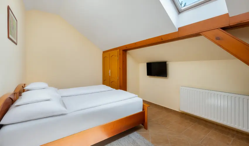 Gosztola Gyngye-az erd szllodja Gosztola - Oktber 23. (min. 3 j)