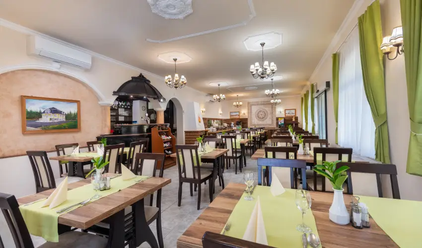 Gosztola Gyngye-az erd szllodja Gosztola - Oktber 23. (min. 3 j)