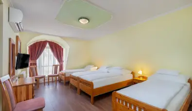 Gosztola Gyngye-az erd szllodja Gosztola