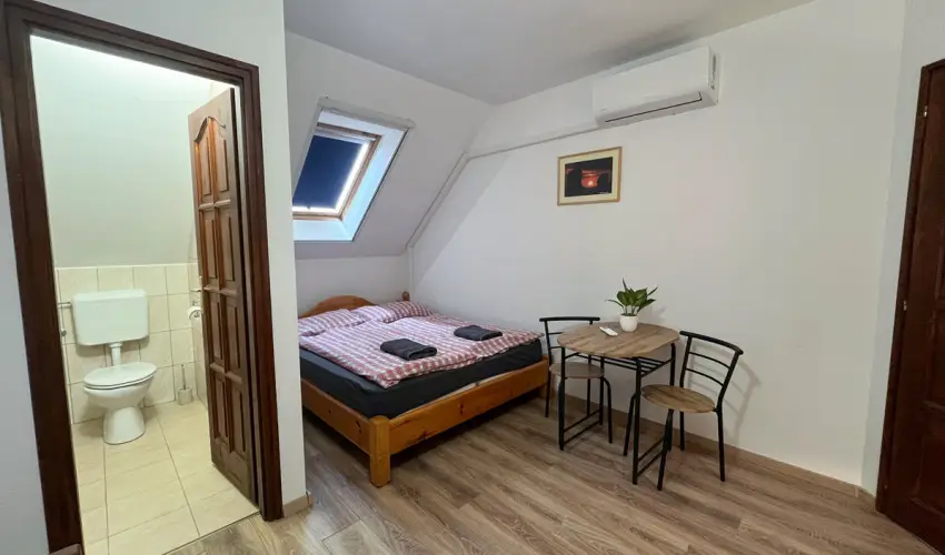 Gyulavez�r-Csob�nci Pihen� Vend�gh�z Gyulakeszi - Okt�ber 23. (min. 2 �j)