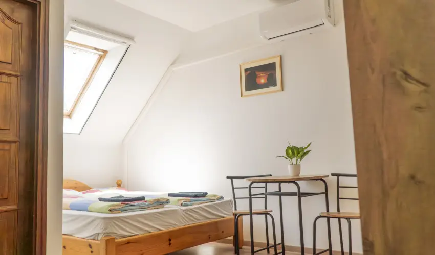 Gyulavez�r-Csob�nci Pihen� Vend�gh�z Gyulakeszi - Okt�ber 23. (min. 2 �j)