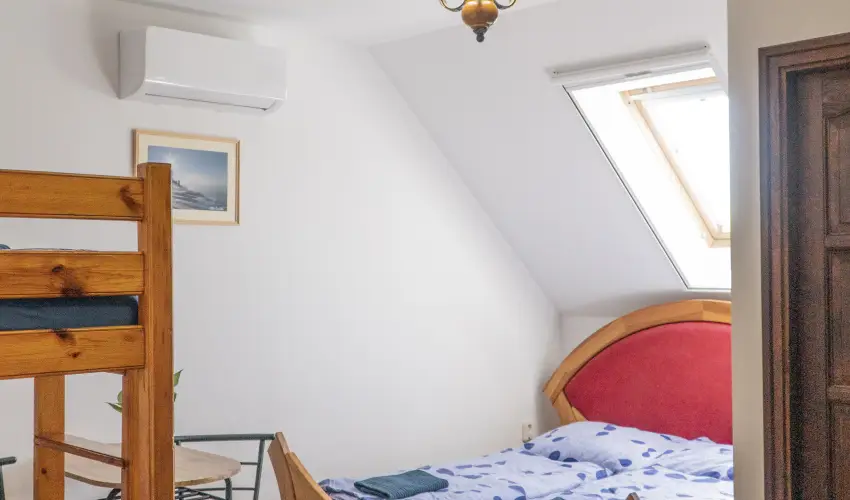 Gyulavez�r-Csob�nci Pihen� Vend�gh�z Gyulakeszi - Okt�ber 23. (min. 2 �j)