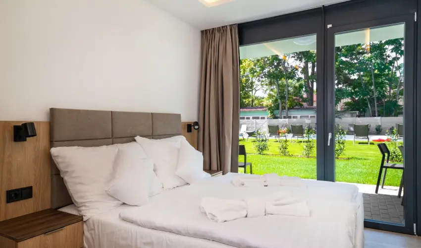 H55 Balatonlelle Apartmanhzak Balatonlelle - Oktber 23. (min. 2 j)